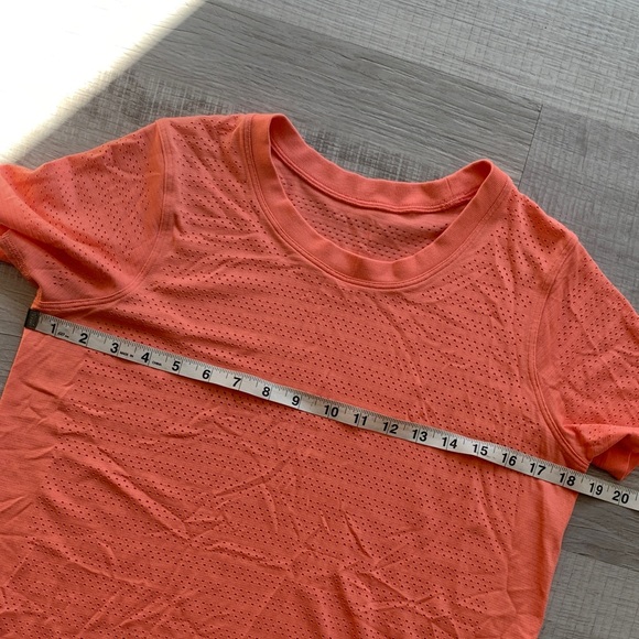 lululemon athletica Coral Short Sleeve Tee - Picture 3 of 9